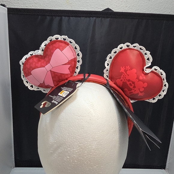 Loungefly Disney Minnie Mouse Valentine\'s Day Hearts Ears NWT